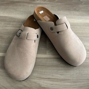 SHEIN clog NWT never been worn size 39-40 color tan/taupe (fit 7/8/9)